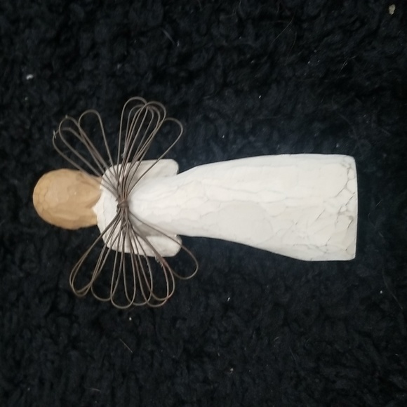 Willow tree 'angel of remembrance' - Picture 2 of 2